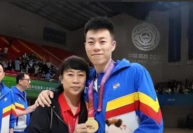 九游娱乐_篮球名宿访谈视频热播，故事传奇(图2)